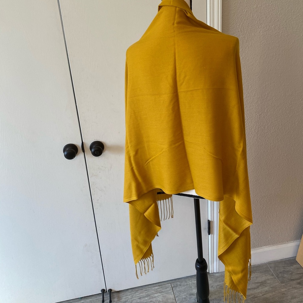 Scarf/wrap - Picture 2 of 3